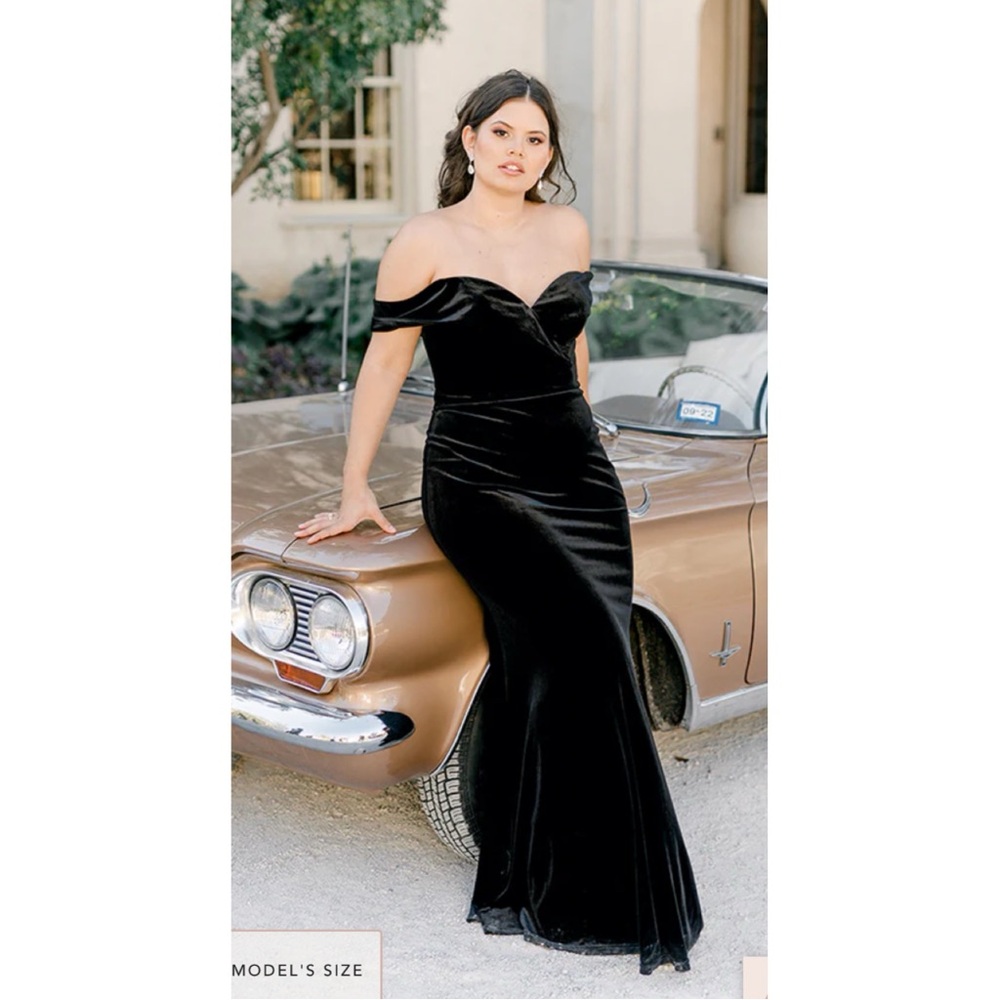 Revelry Bardot Velvet Off Shoulder Dress - 8 - Picture 5 of 14